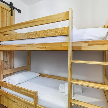 Hostdomus - Shiny View Daire *